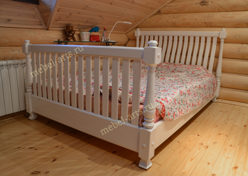 Двухспальная кровать окрашена в 